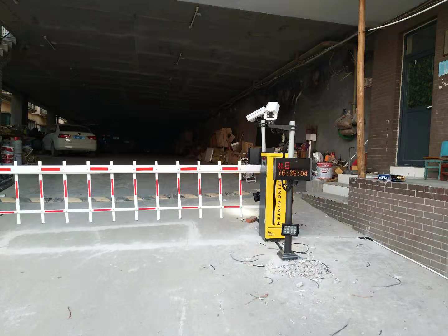 無人值守停車場門禁系統(tǒng)，濟南冠宇道閘 車牌識別廠家